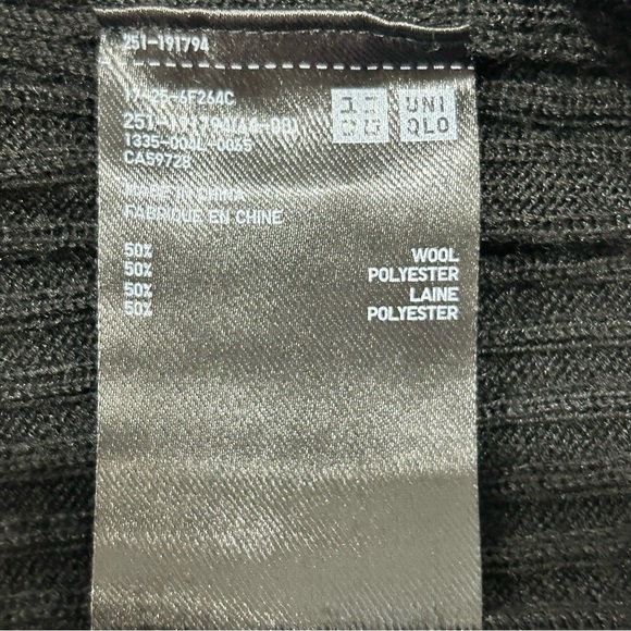 UNIQLO Black Wool V-neck Long-sleeve in Women’s Size Medium - Picture 5 of 5